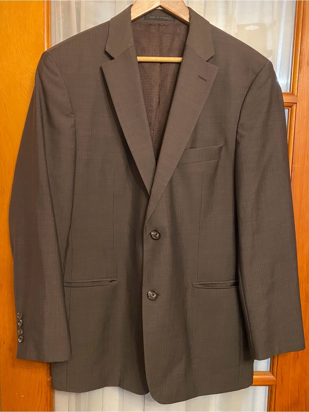 Hugo Boss Brown Virgin Wool Jacket Blazer Size 42R . Beautiful condition.
